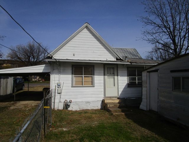 905 Wallis Avenue, Santa Anna, TX 76878