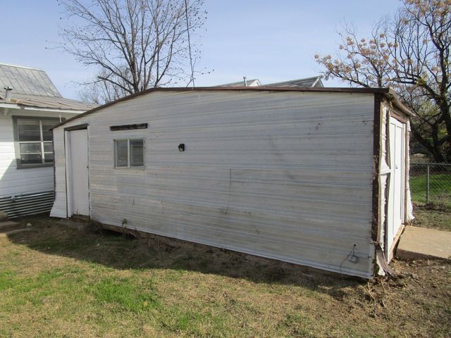 905 Wallis Avenue, Santa Anna, TX 76878