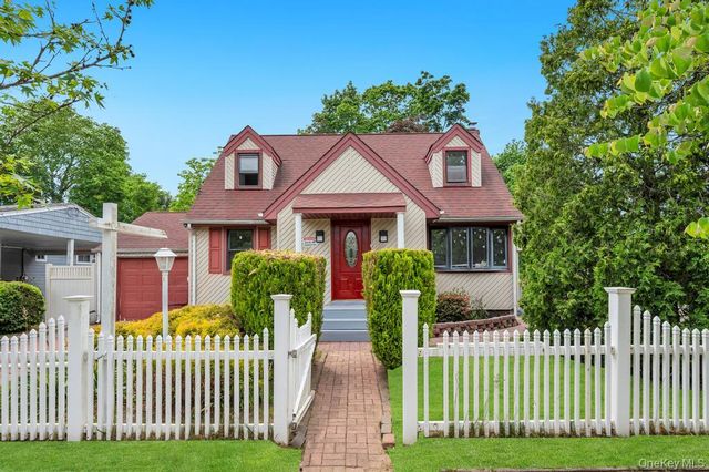 110 Penataquit Avenue, Bay Shore, NY 11706