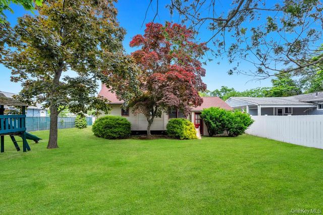 110 Penataquit Avenue, Bay Shore, NY 11706