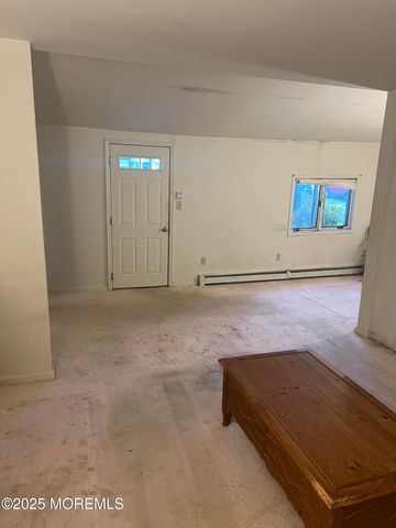 310 East Road, Belford, NJ 07718