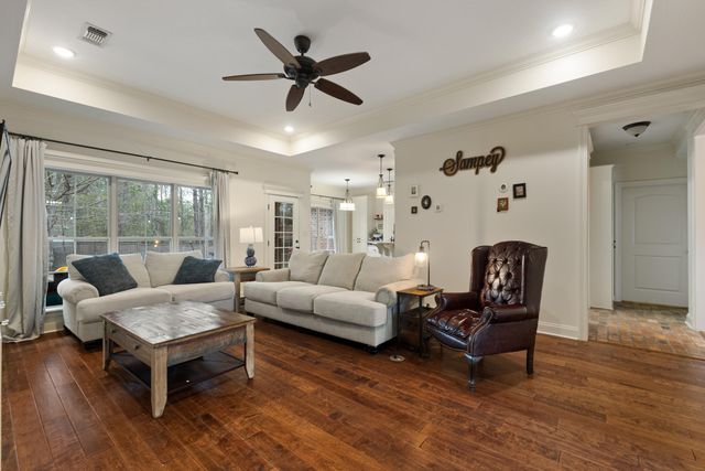 11 W Donnington Ct., Hattiesburg, MS 39402