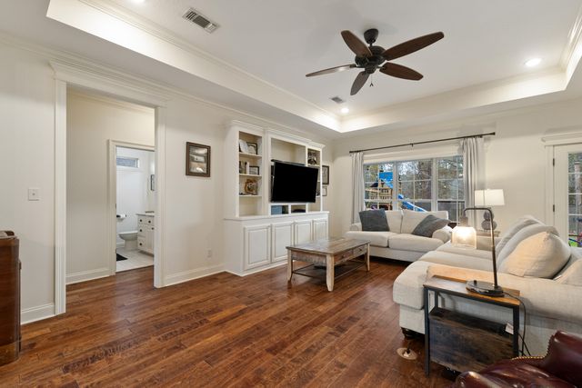 11 W Donnington Ct., Hattiesburg, MS 39402