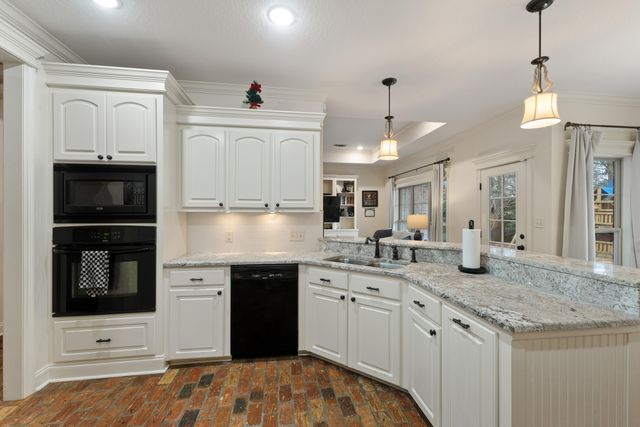 11 W Donnington Ct., Hattiesburg, MS 39402