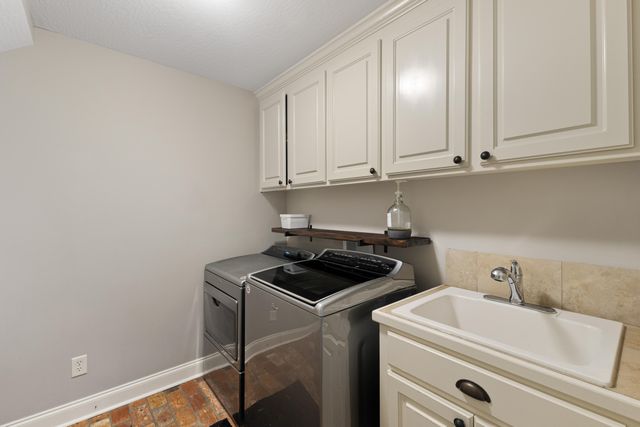 11 W Donnington Ct., Hattiesburg, MS 39402