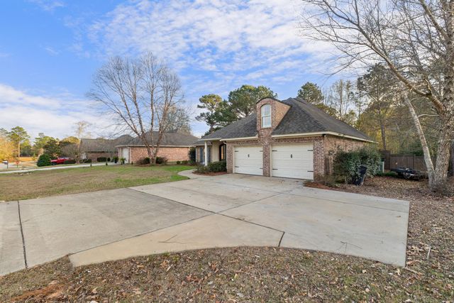 11 W Donnington Ct., Hattiesburg, MS 39402