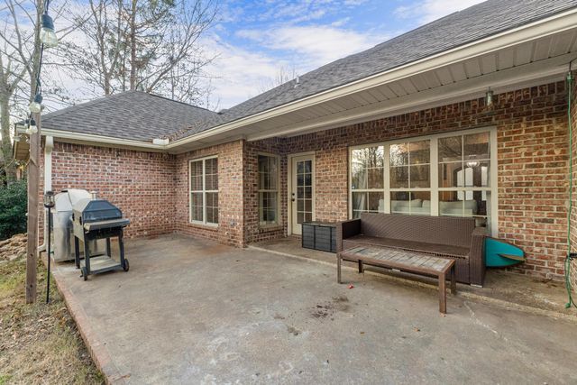 11 W Donnington Ct., Hattiesburg, MS 39402