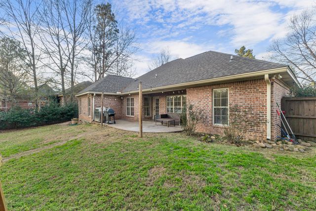 11 W Donnington Ct., Hattiesburg, MS 39402