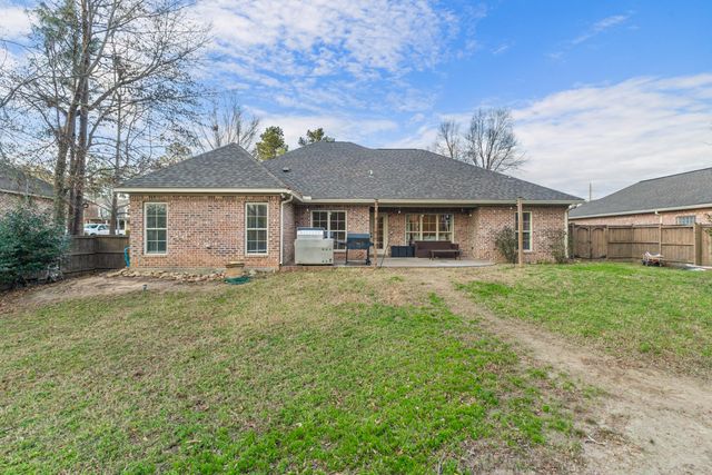 11 W Donnington Ct., Hattiesburg, MS 39402