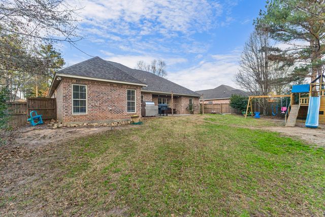 11 W Donnington Ct., Hattiesburg, MS 39402