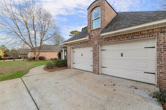 11 W Donnington Ct., Hattiesburg, MS 39402