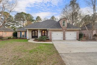 11 W Donnington Ct., Hattiesburg, MS 39402