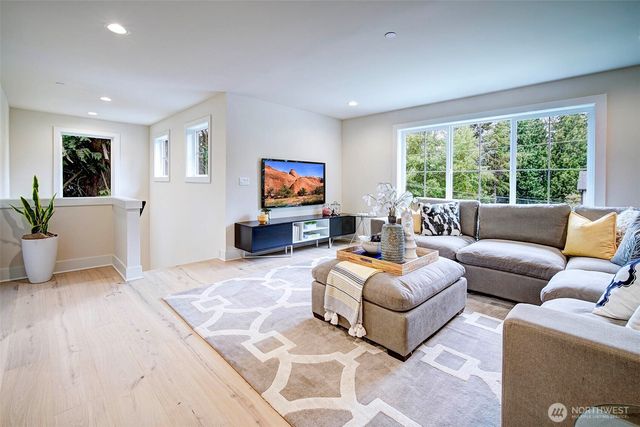 12825 NE 78th Place, Kirkland, WA 98033