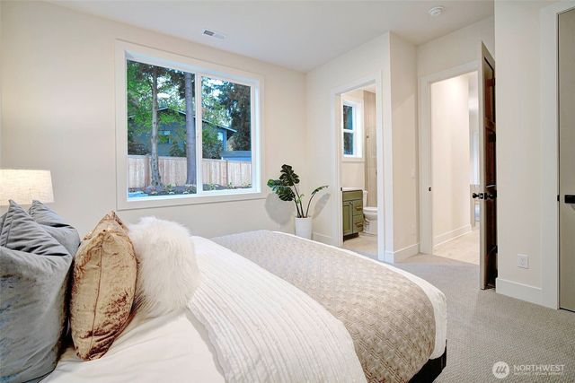 12825 NE 78th Place, Kirkland, WA 98033