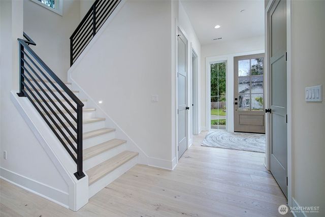 12825 NE 78th Place, Kirkland, WA 98033