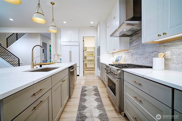 12825 NE 78th Place, Kirkland, WA 98033
