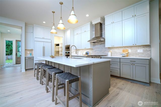 12825 NE 78th Place, Kirkland, WA 98033