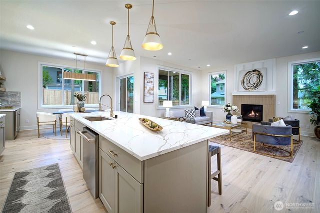 12825 NE 78th Place, Kirkland, WA 98033