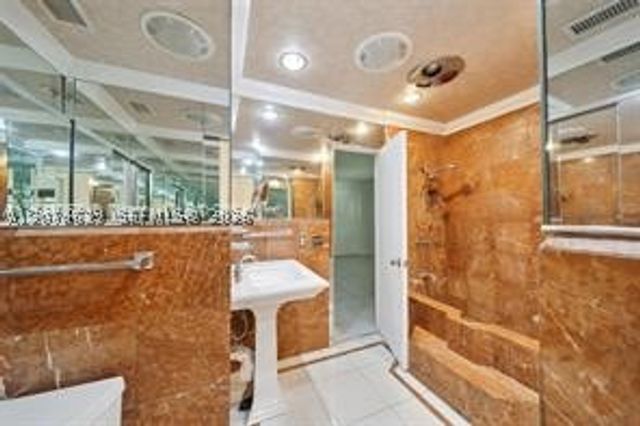 7080 NW 82nd Ter, Parkland, FL 33067