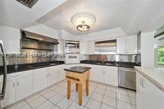 7080 NW 82nd Ter, Parkland, FL 33067