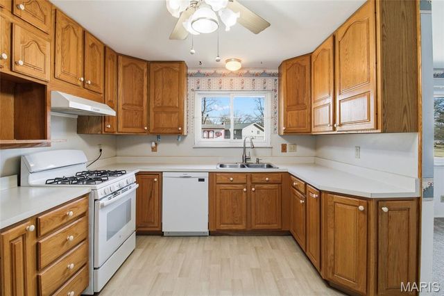 514 Stephanie Lane, Manchester, MO 63011