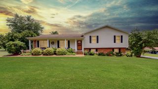 1335 Chippendale Cir, Columbia, TN 38401