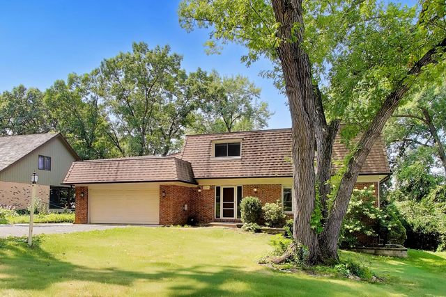 10S324 Hampshire Lane, Willowbrook, IL 60527