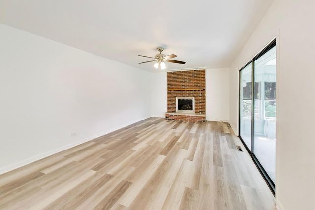 10S324 Hampshire Lane, Willowbrook, IL 60527