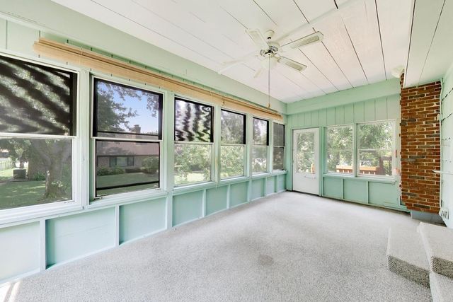 10S324 Hampshire Lane, Willowbrook, IL 60527