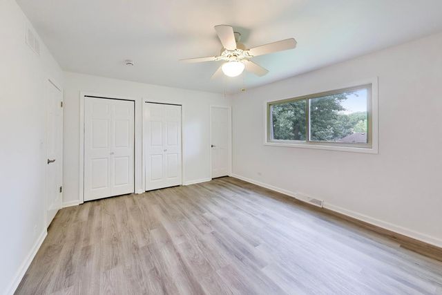 10S324 Hampshire Lane, Willowbrook, IL 60527