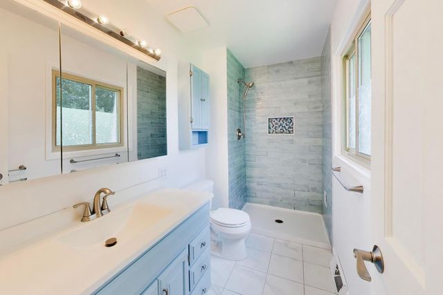 10S324 Hampshire Lane, Willowbrook, IL 60527