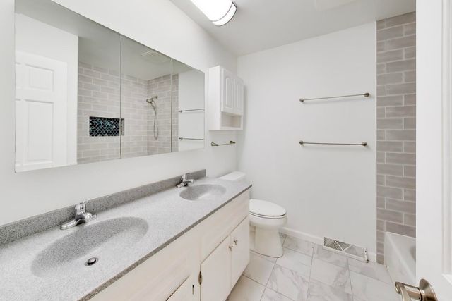 10S324 Hampshire Lane, Willowbrook, IL 60527