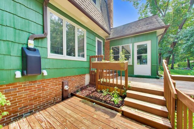 10S324 Hampshire Lane, Willowbrook, IL 60527