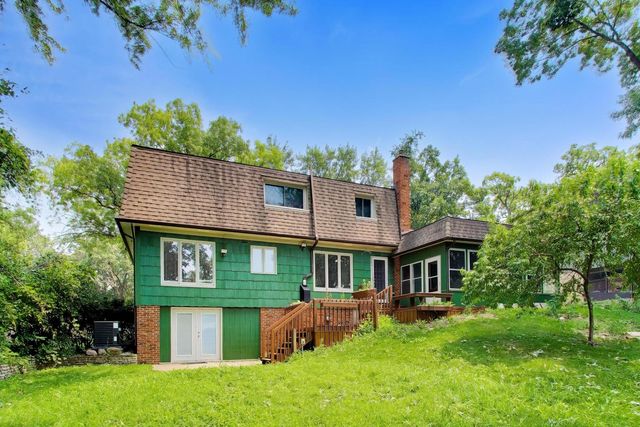 10S324 Hampshire Lane, Willowbrook, IL 60527