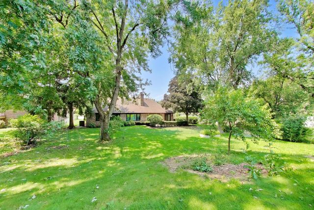 10S324 Hampshire Lane, Willowbrook, IL 60527