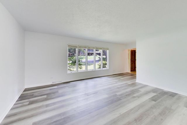 10S324 Hampshire Lane, Willowbrook, IL 60527