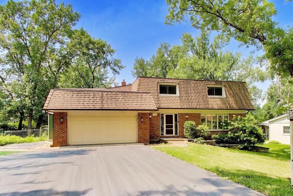 10S324 Hampshire Lane, Willowbrook, IL 60527
