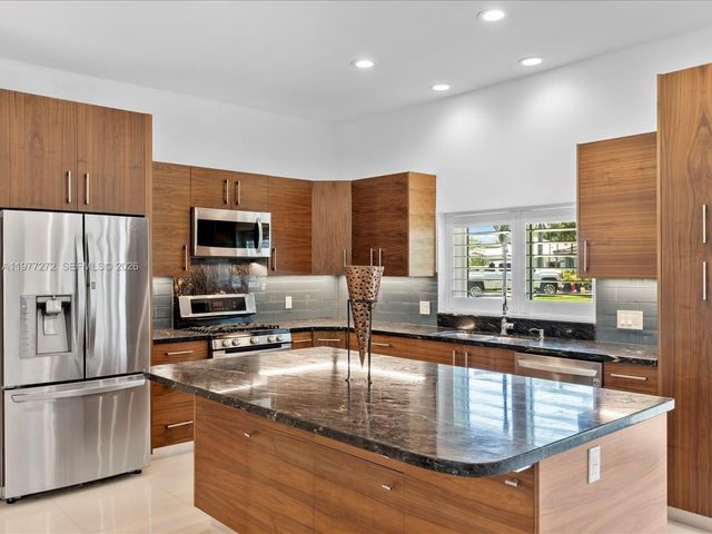 3510 NE 17th Ave, Oakland Park, FL 33334