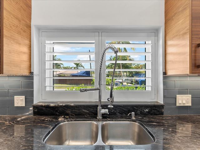 3510 NE 17th Ave, Oakland Park, FL 33334