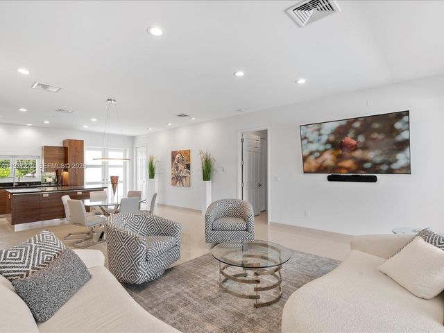 3510 NE 17th Ave, Oakland Park, FL 33334