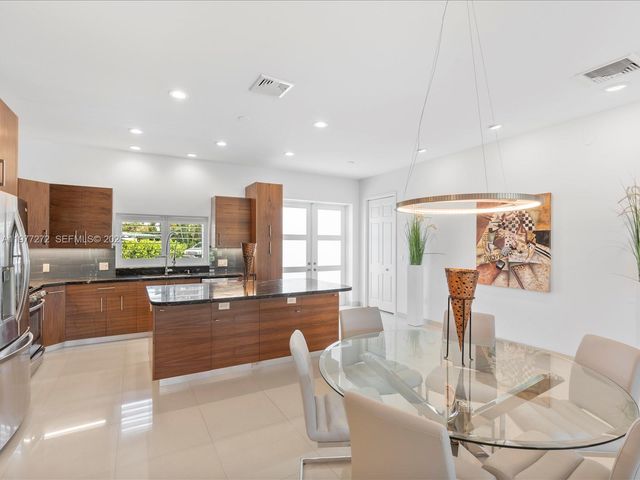 3510 NE 17th Ave, Oakland Park, FL 33334