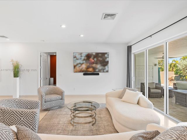 3510 NE 17th Ave, Oakland Park, FL 33334