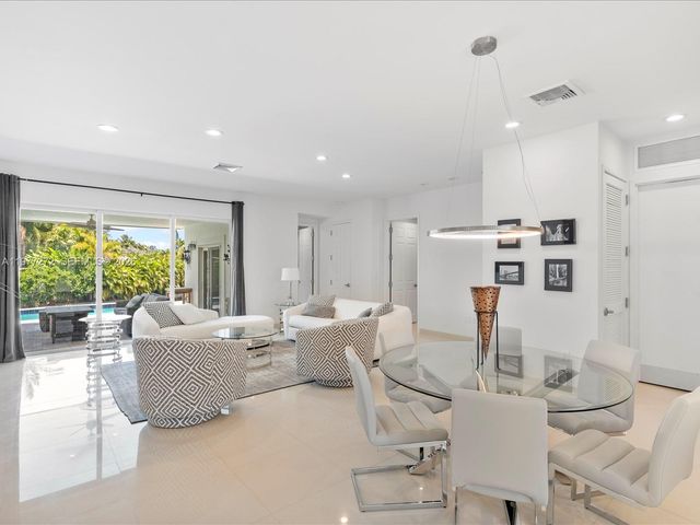 3510 NE 17th Ave, Oakland Park, FL 33334