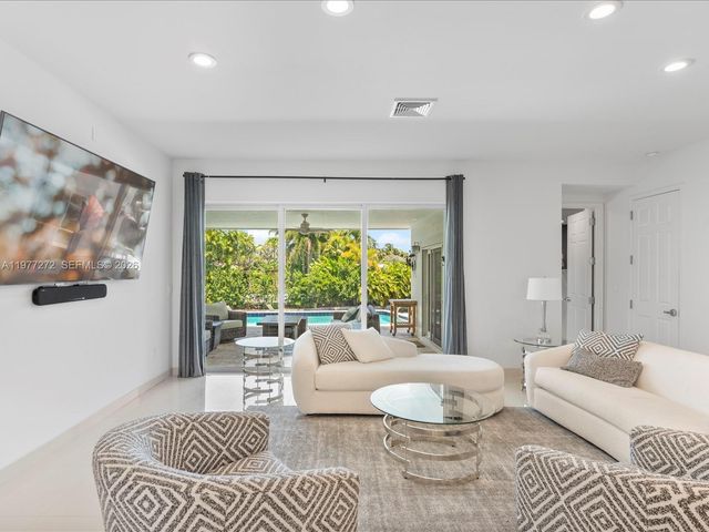 3510 NE 17th Ave, Oakland Park, FL 33334