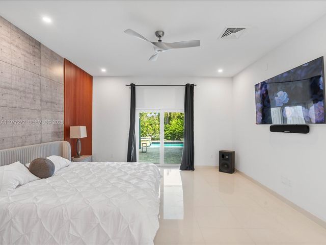 3510 NE 17th Ave, Oakland Park, FL 33334