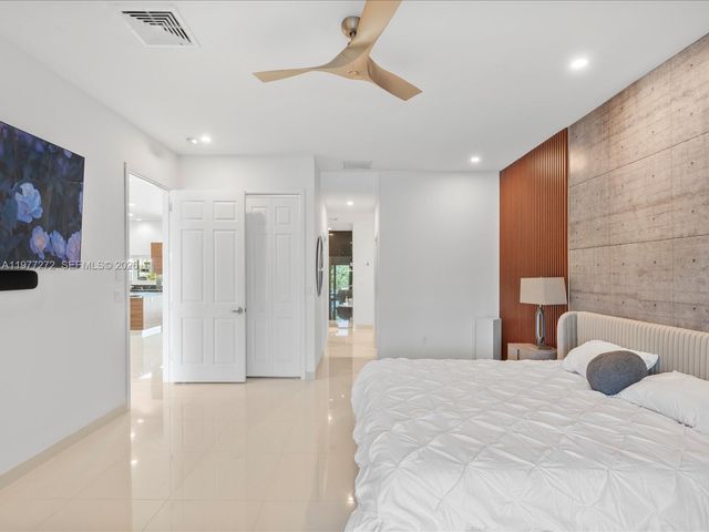 3510 NE 17th Ave, Oakland Park, FL 33334