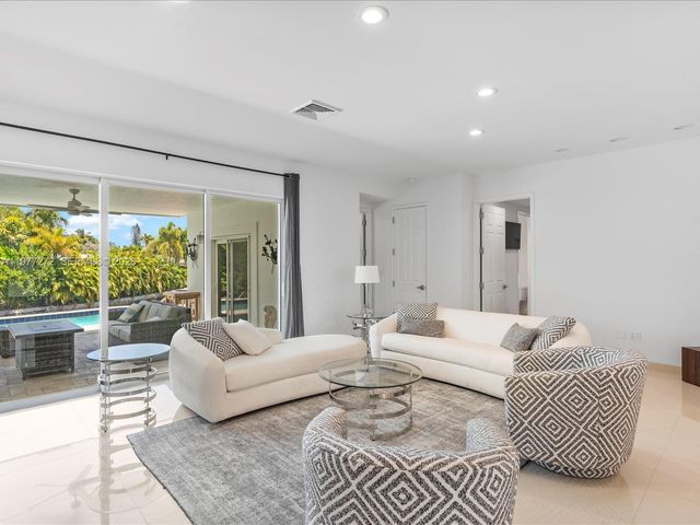 3510 NE 17th Ave, Oakland Park, FL 33334