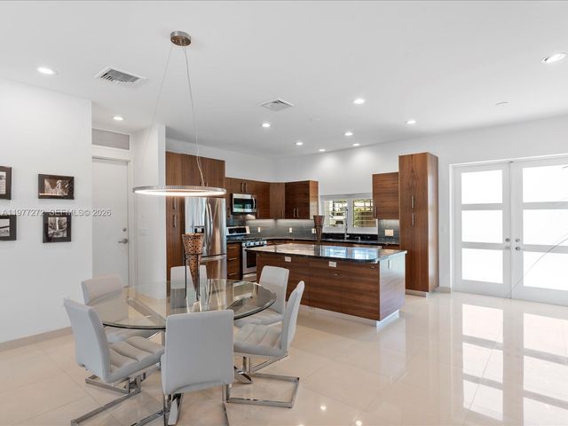 3510 NE 17th Ave, Oakland Park, FL 33334