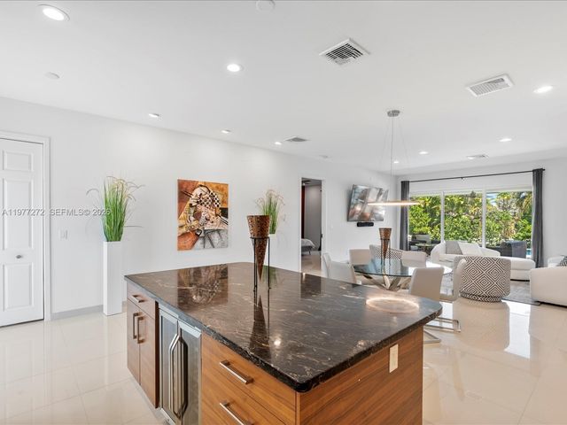 3510 NE 17th Ave, Oakland Park, FL 33334