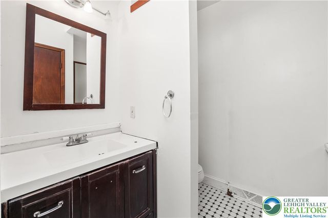 120 Royal Manor Road, Easton, PA 18042